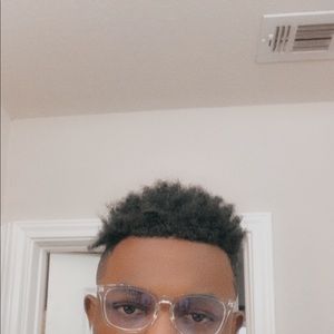 Meet your Posher, Alexis